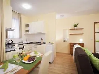 Lord Aparthotel 3*